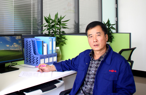 【鄭鍋人(ren)物(wu)】隨劉紹(shao)清(qing)看鄭(zheng)鍋(guo)金(jin)牌(pai)安(an)裝服(fu)務