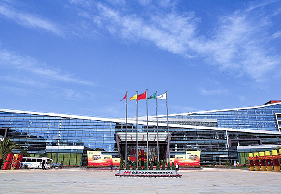 紅(hong)雲(yún)紅河集(ji)糰(tuan)循環(huán)(huan)流化牀(chuang)鍋(guo)鑪項(xiàng)目(mu)