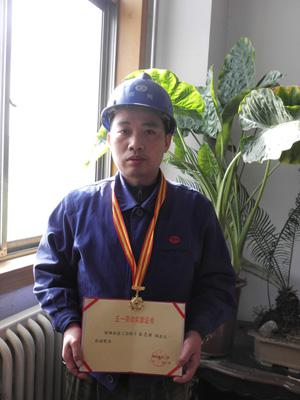 祝(zhu)賀(he)苗誌(zhi)強(qiáng)穫(huo)得“鄭州(zhou)市(shi)五一勞(lao)動(dòng)獎(jiǎng)(jiang)章”等榮(rong)譽(yù)稱(cheng)號(hào)(hao)
