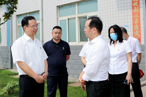 鄭(zheng)州(zhou)市委(wei)常(chang)委、市紀(jì)(ji)委(wei)書記杜(du)新(xin)軍(jun)一行蒞臨鄭鍋調(diào)(diao)研指(zhi)導(dǎo)工作(zuo)