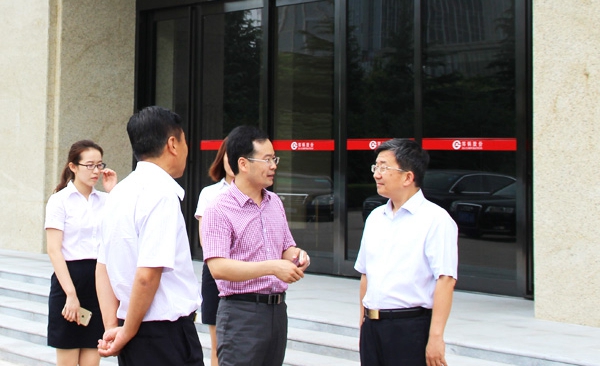 河(he)南(nan)省商務廳副廳長張(zhang)雷明蒞(li)臨(lin)鄭鍋調(diao)研